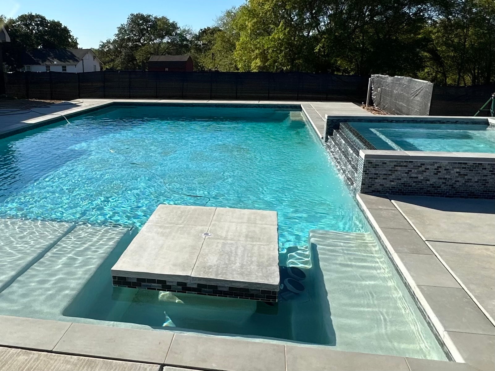 Pool with spa and tanning ledge